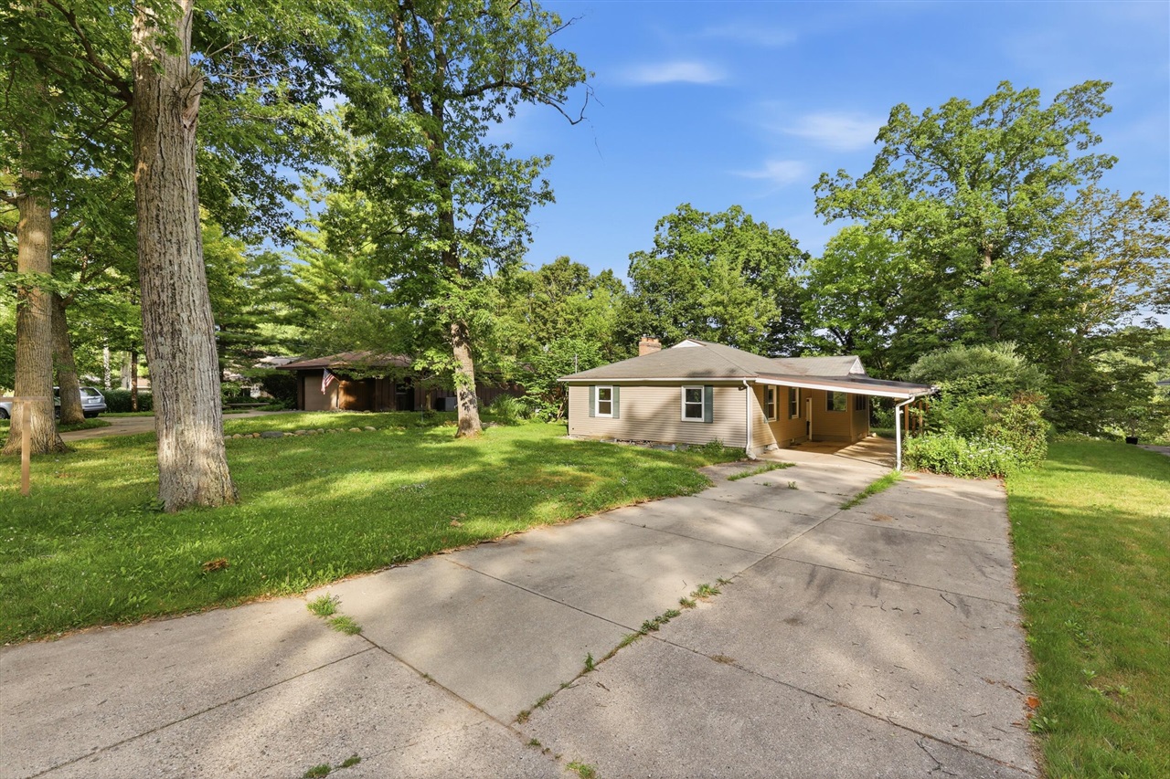 2nd image of 2757 Cascade Springs Dr, Grand Rapids, MI 49546 | MLS# 70545499