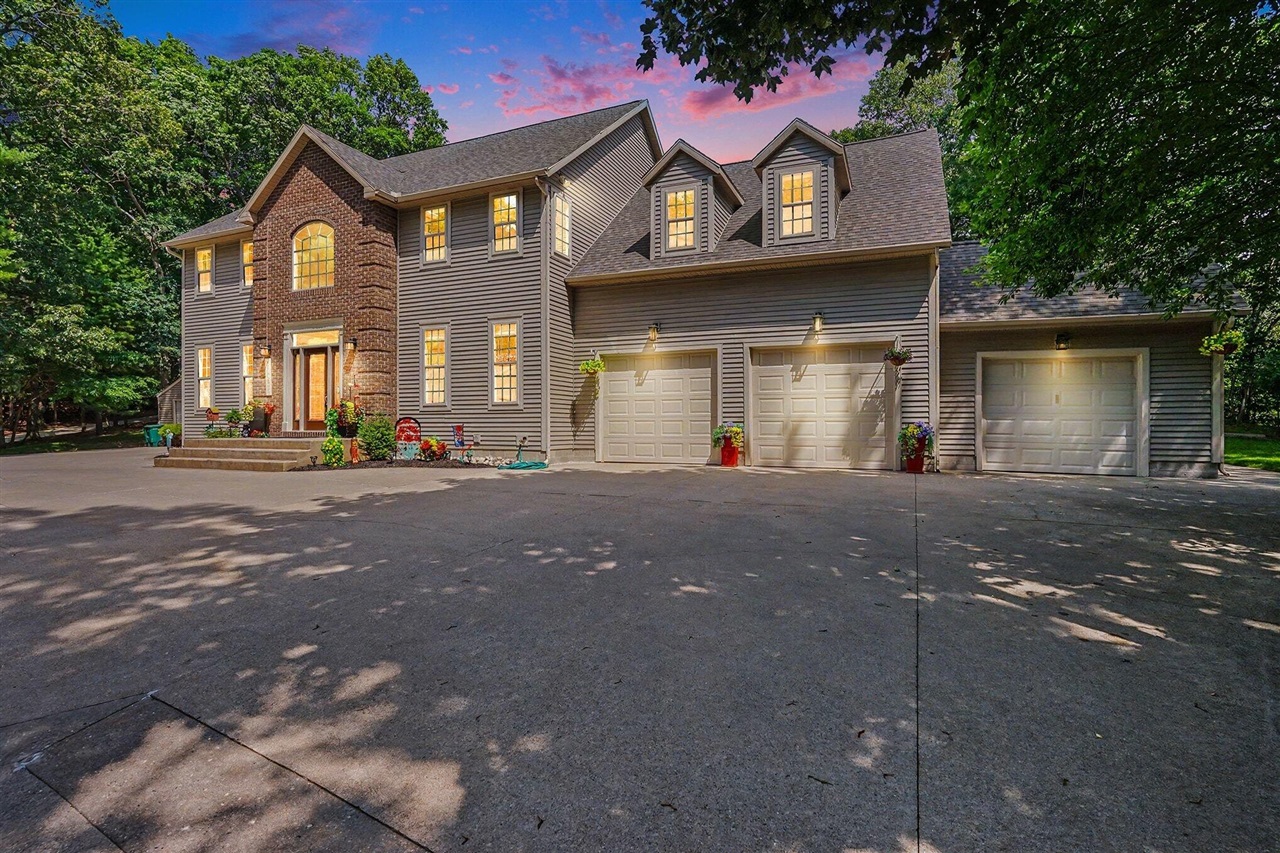 2nd image of 2081 Forest View Dr, Norton Shores, MI 49441 | MLS# 70545548