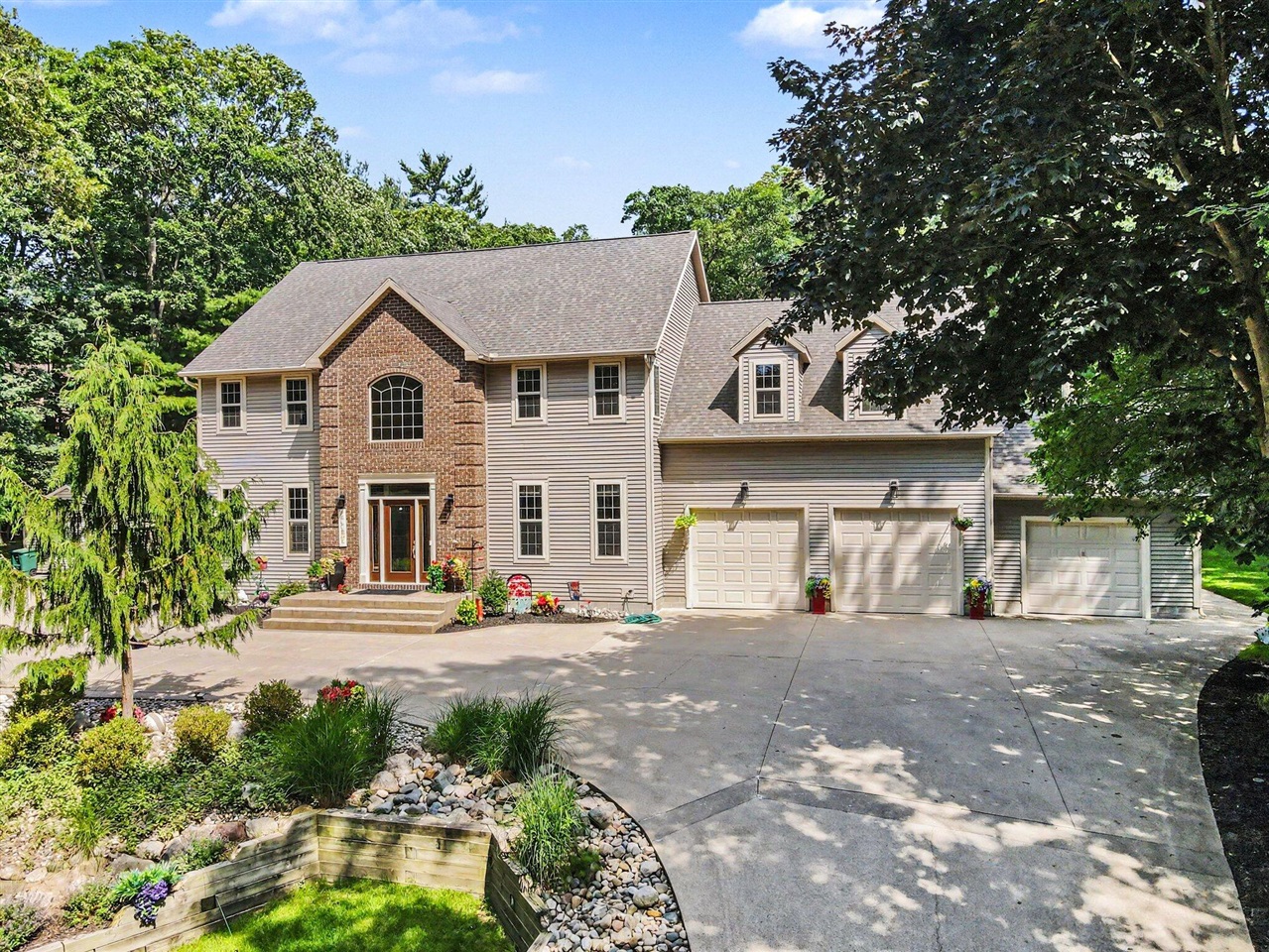 3rd image of 2081 Forest View Dr, Norton Shores, MI 49441 | MLS# 70545548