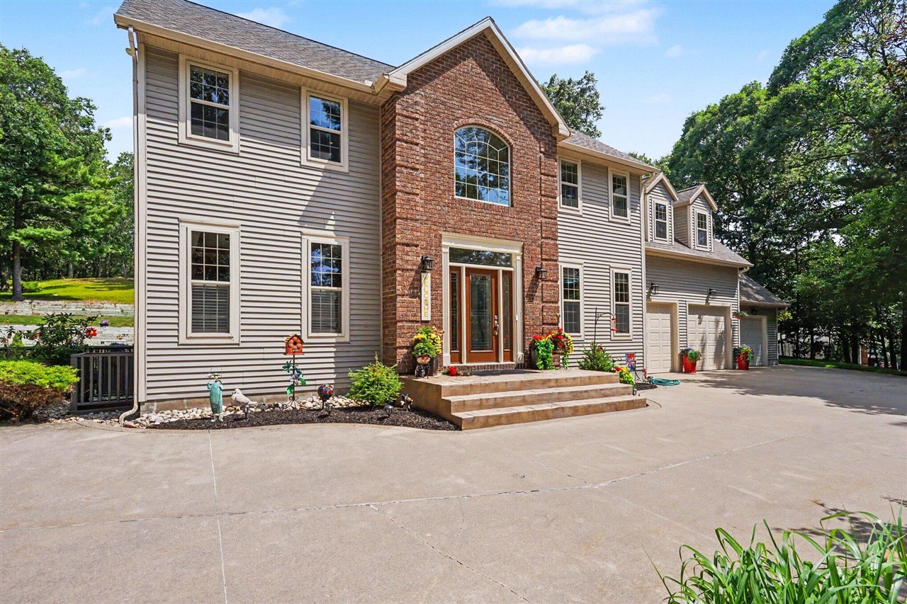 5th image of 2081 Forest View Dr, Norton Shores, MI 49441 | MLS# 70545548