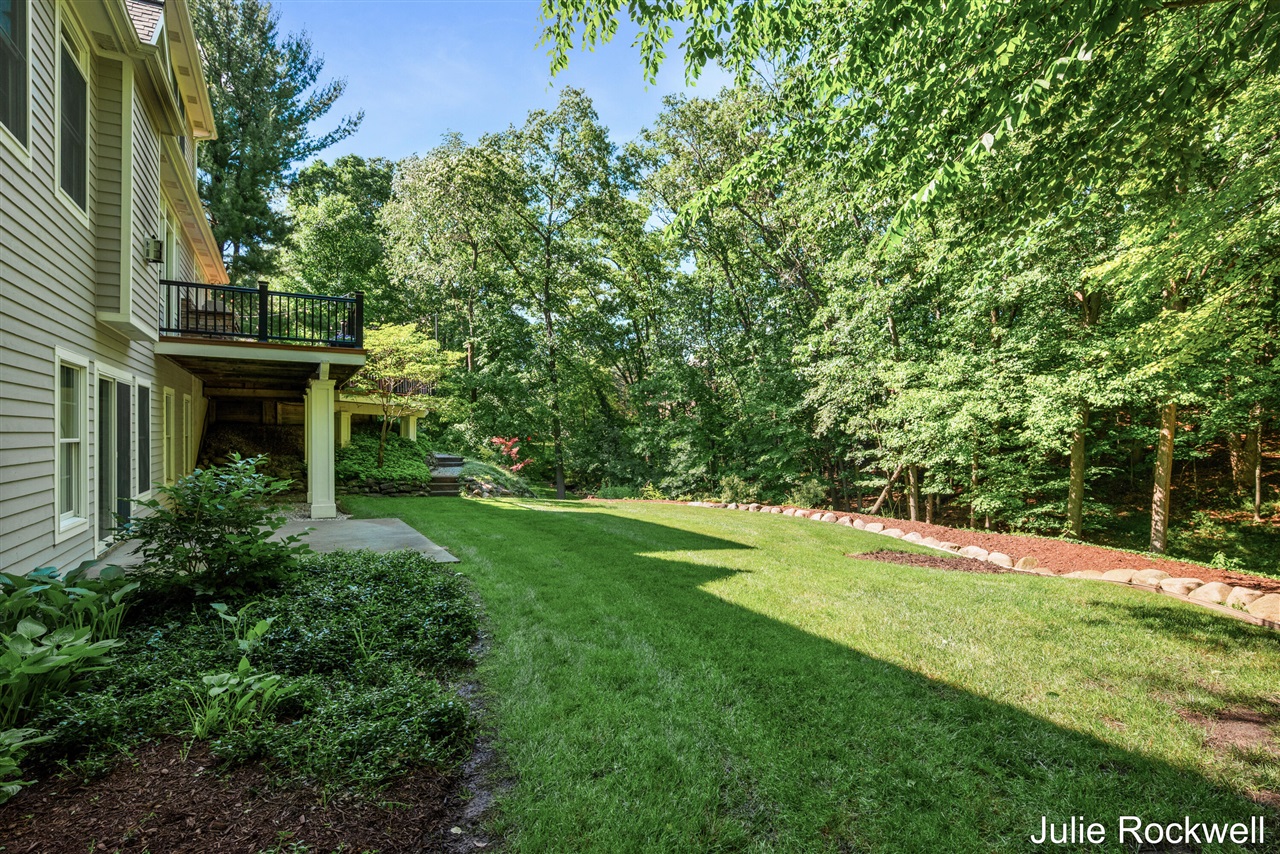 4th image of 1720 Flowers Crossing Dr, Grand Rapids, MI 49525 | MLS# 70545588