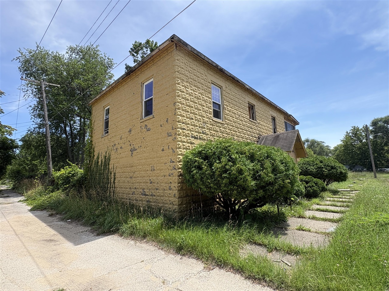 Homes for sale in Benton Harbor, MI | 817 Thresher Ave, Benton Harbor, MI 49022 | MLS# 70545599