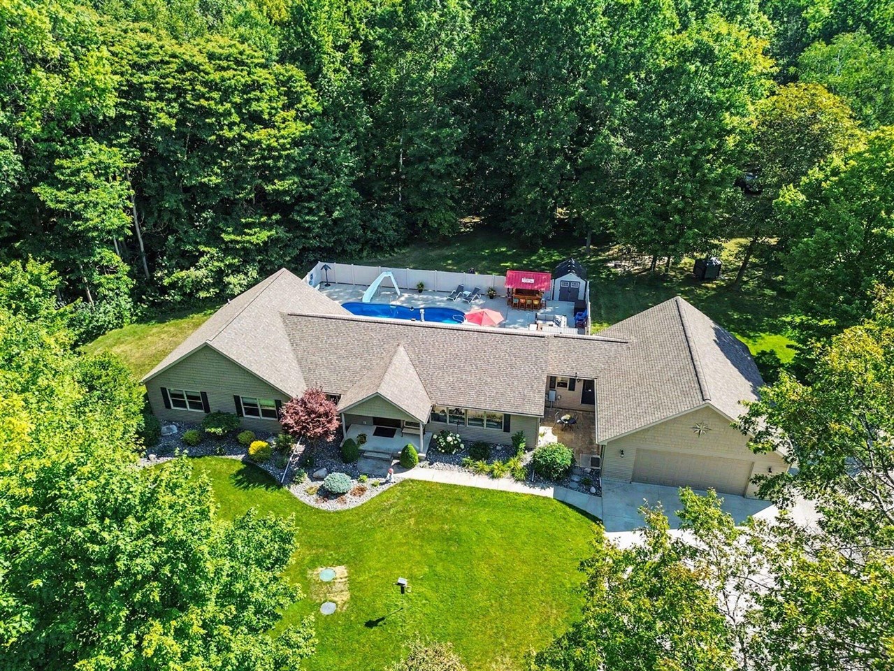 2nd image of 6333 Blackmar Rd, Bridgeport, MI 48722 | MLS# 70545618