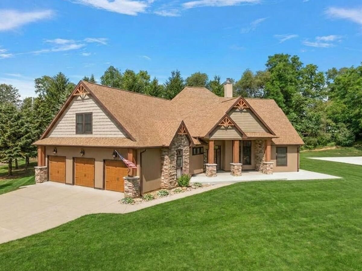 1st image of 44 E Acacia Blvd, Battle Creek, MI 49015 | MLS# 70545635