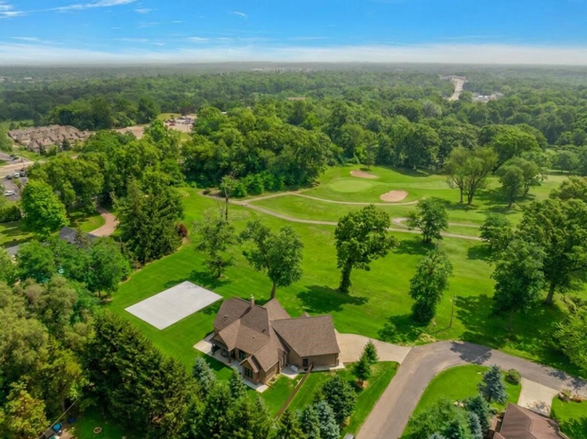 2nd image of 44 E Acacia Blvd, Battle Creek, MI 49015 | MLS# 70545635