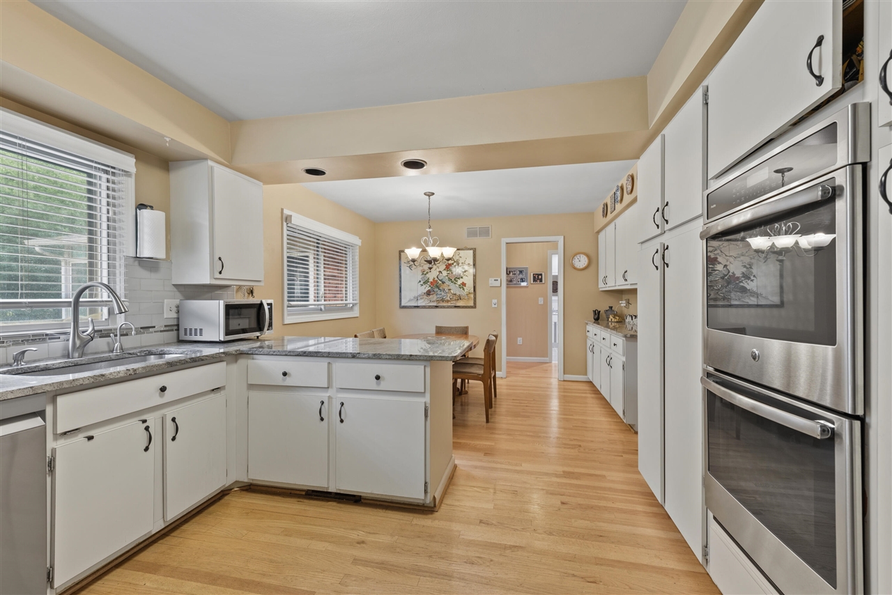 image of 28550 Tavistock Trl, Southfield, MI 48034 | MLS# 70545674