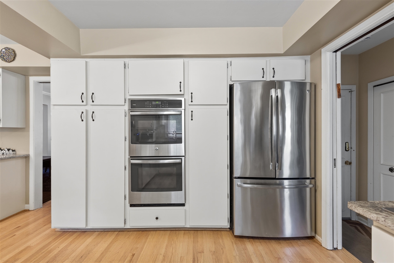 image of 28550 Tavistock Trl, Southfield, MI 48034 | MLS# 70545674