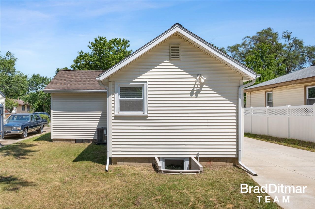Homes for sale in Wyoming, MI | 818 Bryant St, Wyoming, MI 49509 | MLS# 70545675