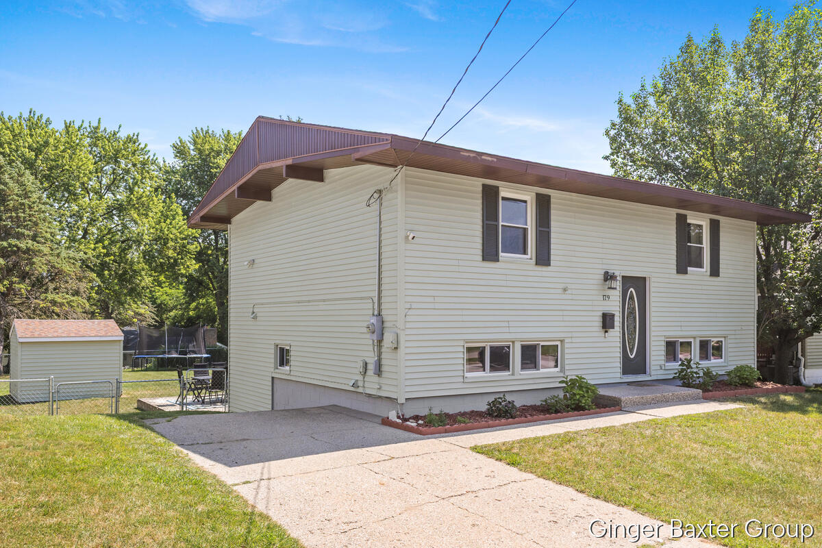 Homes for sale in Rockford, MI | 179 Highland Dr, Rockford, MI 49341 | MLS# 70545690