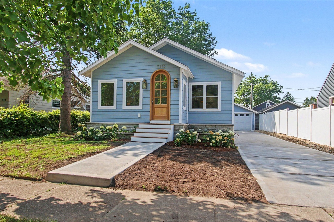 1st image of 510 Lyon St, South Haven, MI 49090 | MLS# 70545693