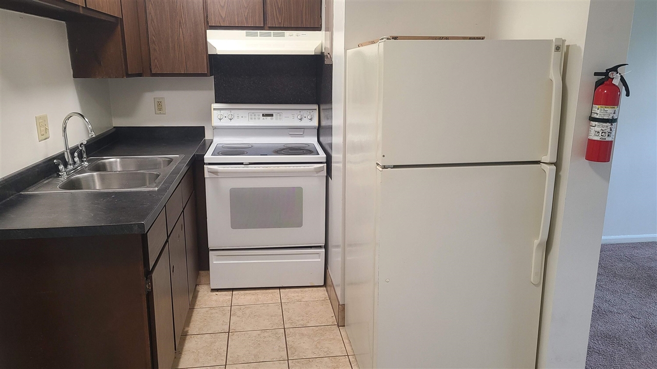 3rd image of 1828 Winton Ave, Kalamazoo, MI 49001 | MLS# 70545700