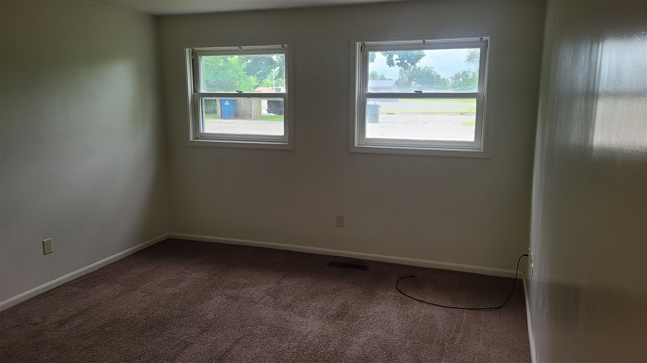 4th image of 1828 Winton Ave, Kalamazoo, MI 49001 | MLS# 70545700