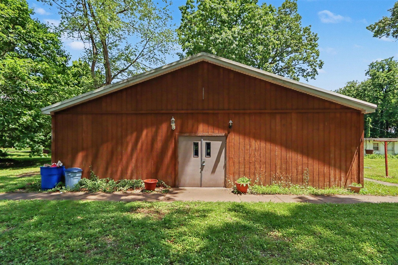 2nd image of 600 Grove St, Vicksburg, MI 49097 | MLS# 70545710