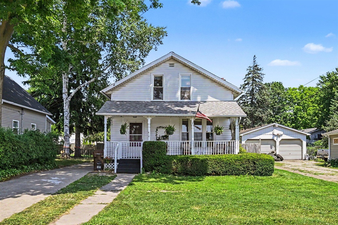 Homes for sale in Charlotte, MI | 618 W Lawrence Ave, Charlotte, MI 48813 | MLS# 70545737