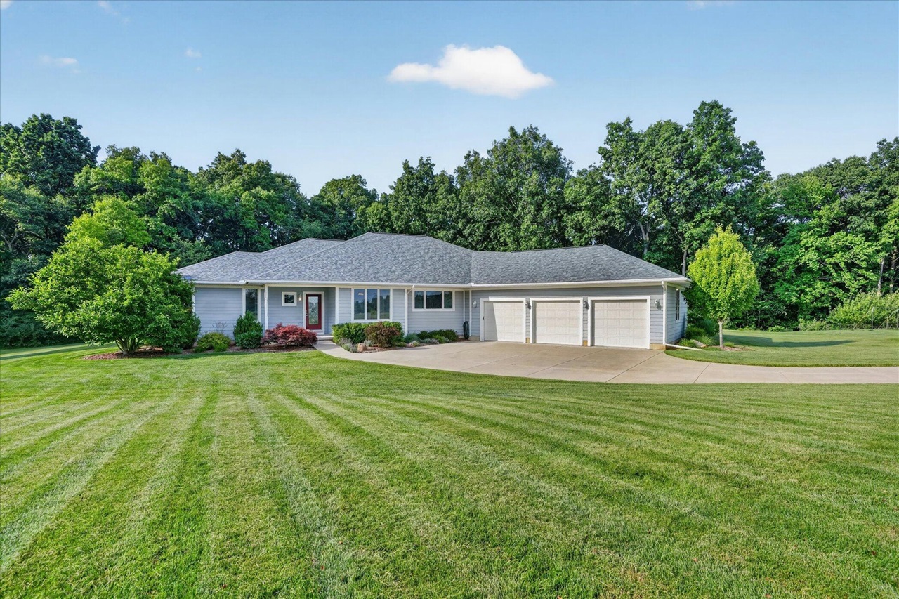 1st image of 9348 Stoneview Ln, Whitmore Lake, MI 48189 | MLS# 70545741