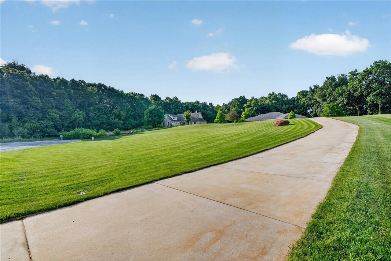 image of 9348 Stoneview Ln, Whitmore Lake, MI 48189 | MLS# 70545741