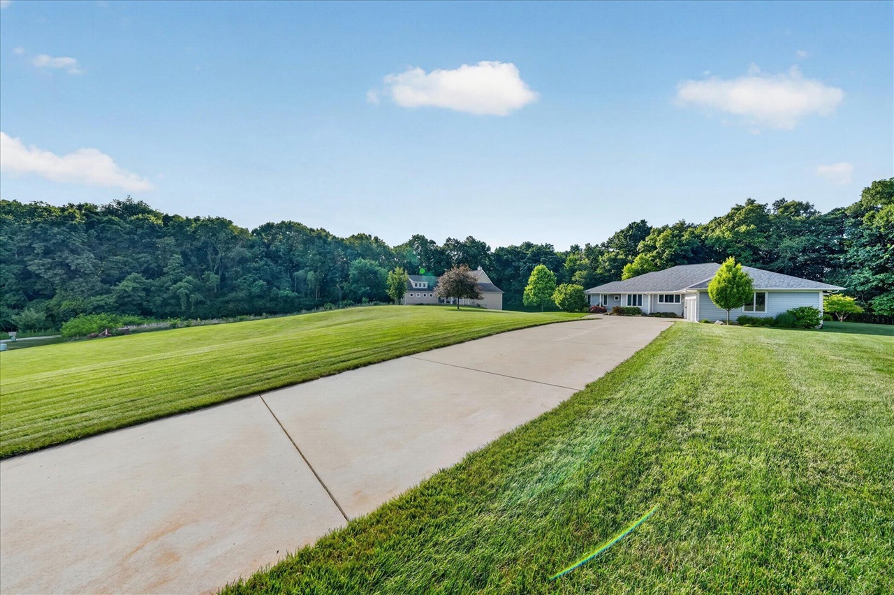 image of 9348 Stoneview Ln, Whitmore Lake, MI 48189 | MLS# 70545741