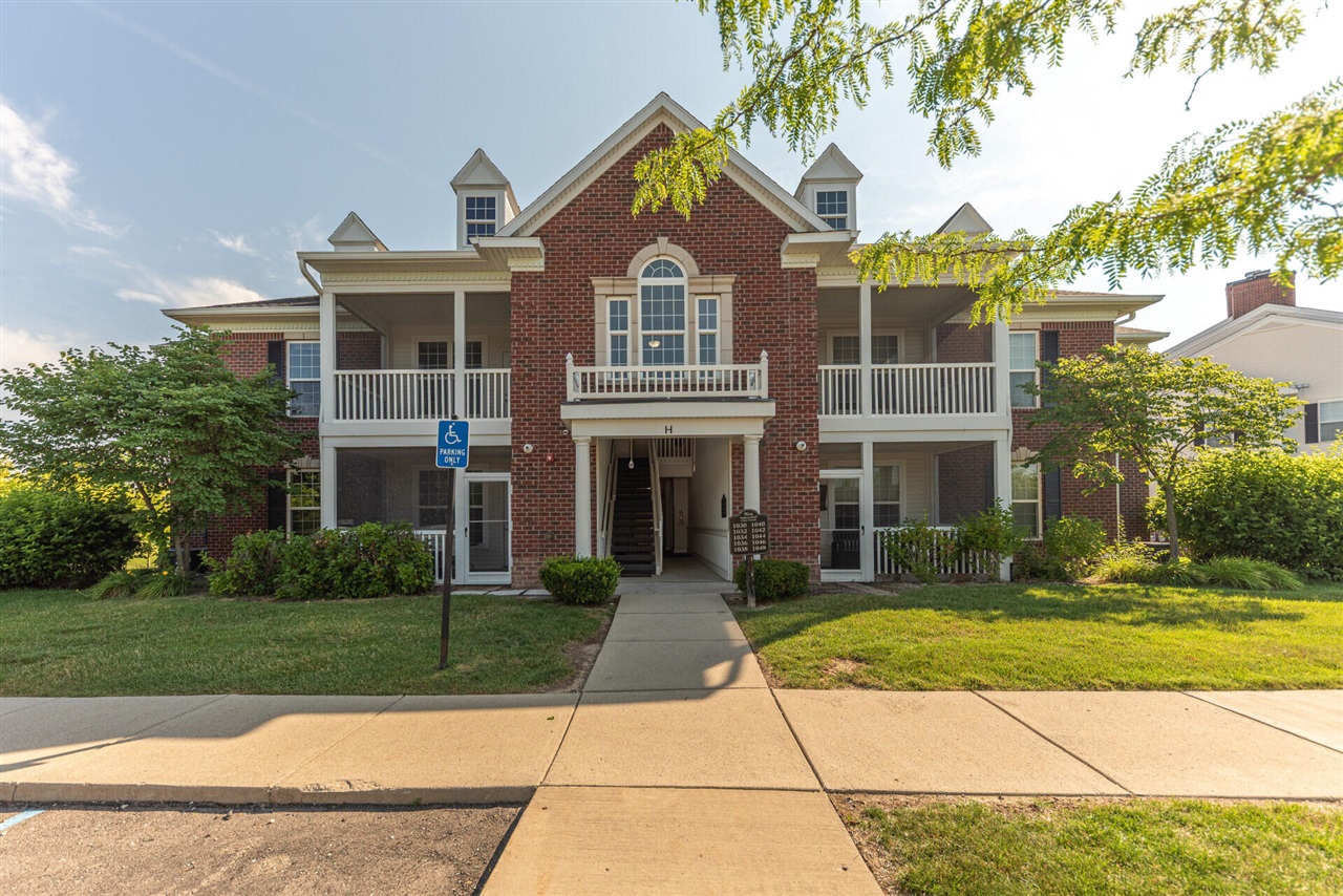 1st image of 1042 W Summerfield Glen Cir, Ann Arbor, MI 48103 | MLS# 70545825