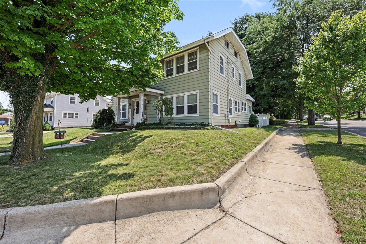 3rd image of 1115 W Michigan Ave, Jackson, MI 49202 | MLS# 70545854