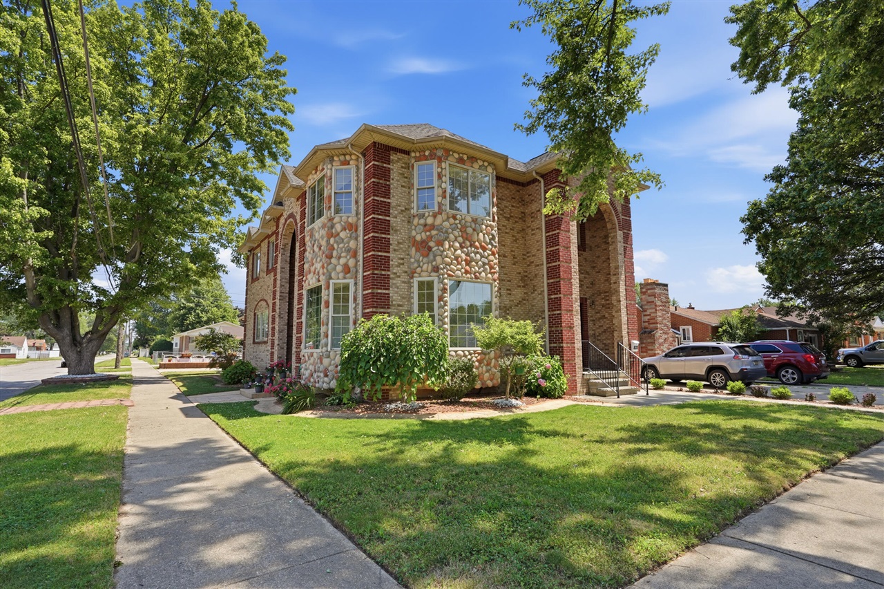 1st image of 8336 Nightingale St, Dearborn Heights, MI 48127 | MLS# 70545861