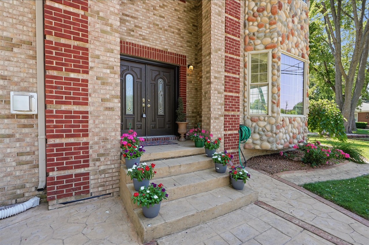 2nd image of 8336 Nightingale St, Dearborn Heights, MI 48127 | MLS# 70545861