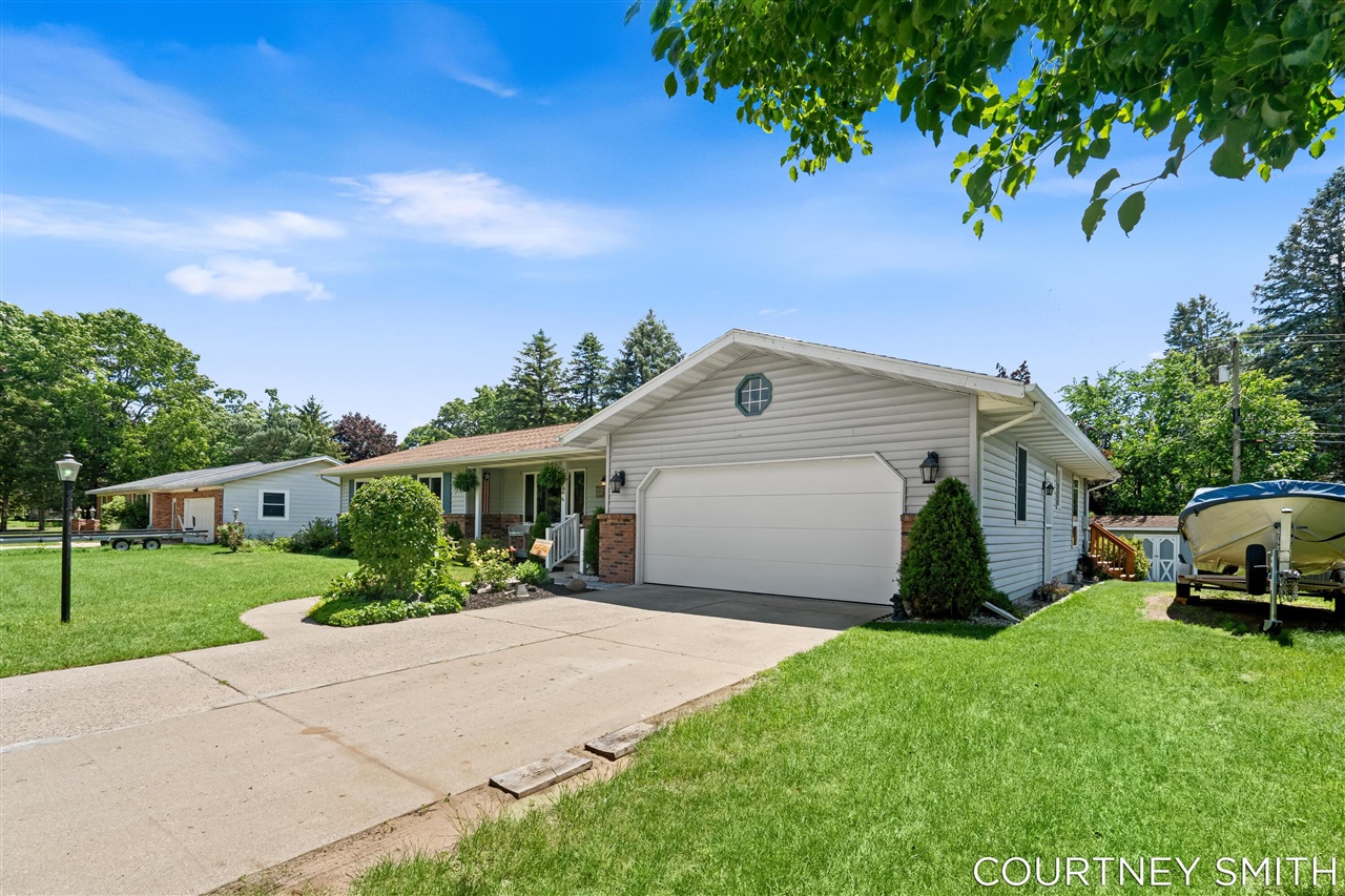 Homes for sale in Lowell, MI | 672 Birchwood Ct, Lowell, MI 49331 | MLS# 70545869
