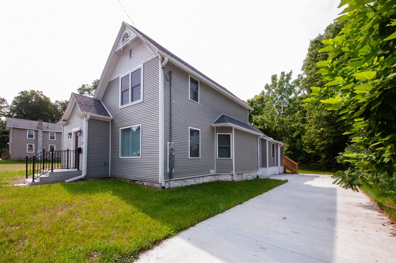 2nd image of 123 W Manchester St, Battle Creek, MI 49037 | MLS# 70545876
