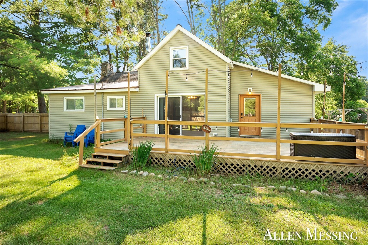 2nd image of 769 S Pine Ave, White Cloud, MI 49349 | MLS# 70545882