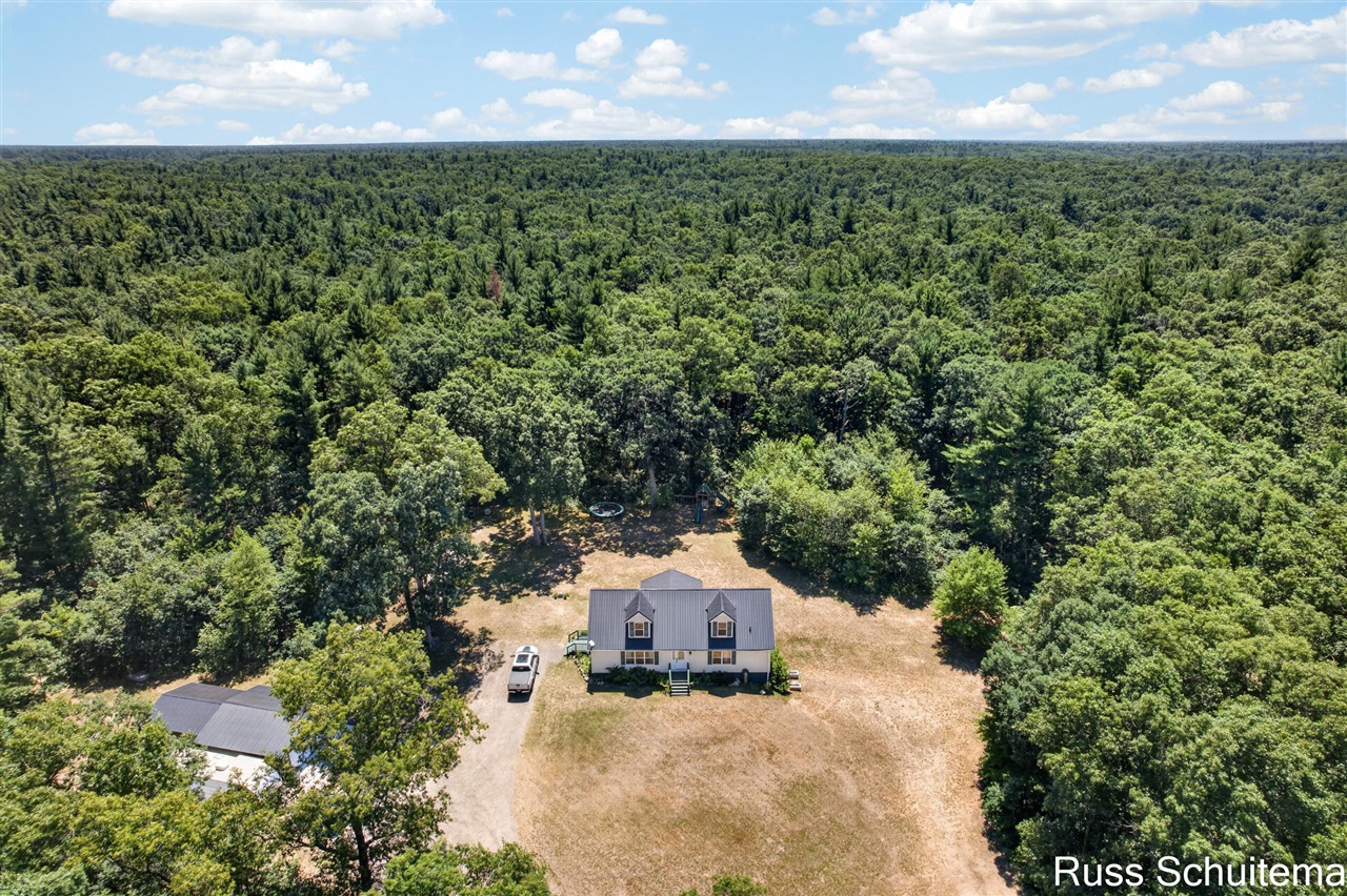 4th image of 11508 Nichols Rd, Holton, MI 49425 | MLS# 70545892
