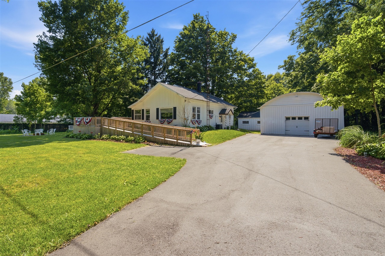 2nd image of 4136 Pier Rd, Benton Harbor, MI 49022 | MLS# 70545896