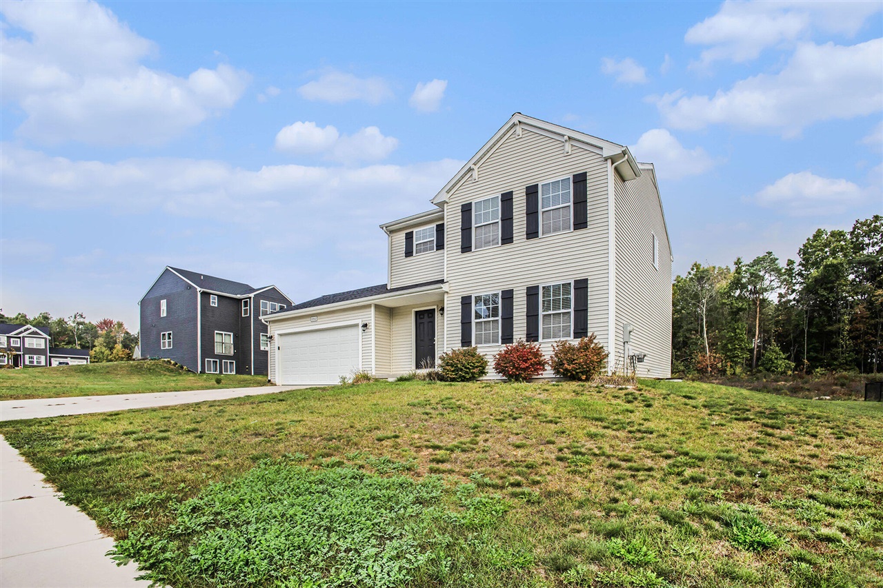 2nd image of 10841 Carmen Oak Dr, Lowell, MI 49331 | MLS# 70545906