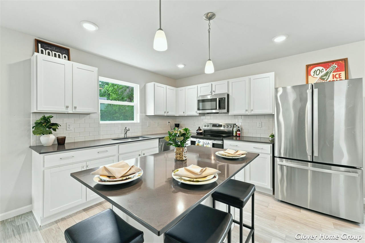 4th image of 809 Hollyhock Dr, Greenville, MI 48838 | MLS# 70545919