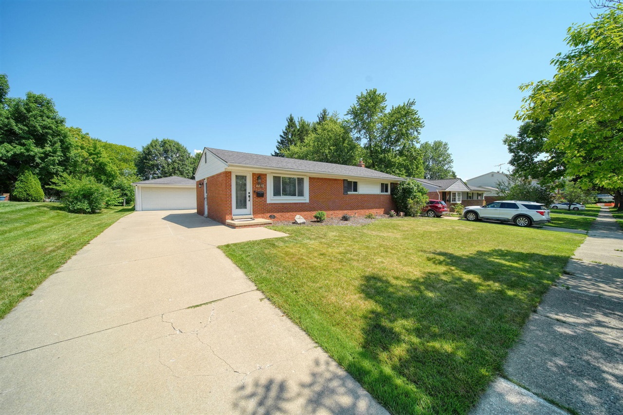 Homes for sale in Saline, MI | 732 Bassett Dr, Saline, MI 48176 | MLS# 70545928