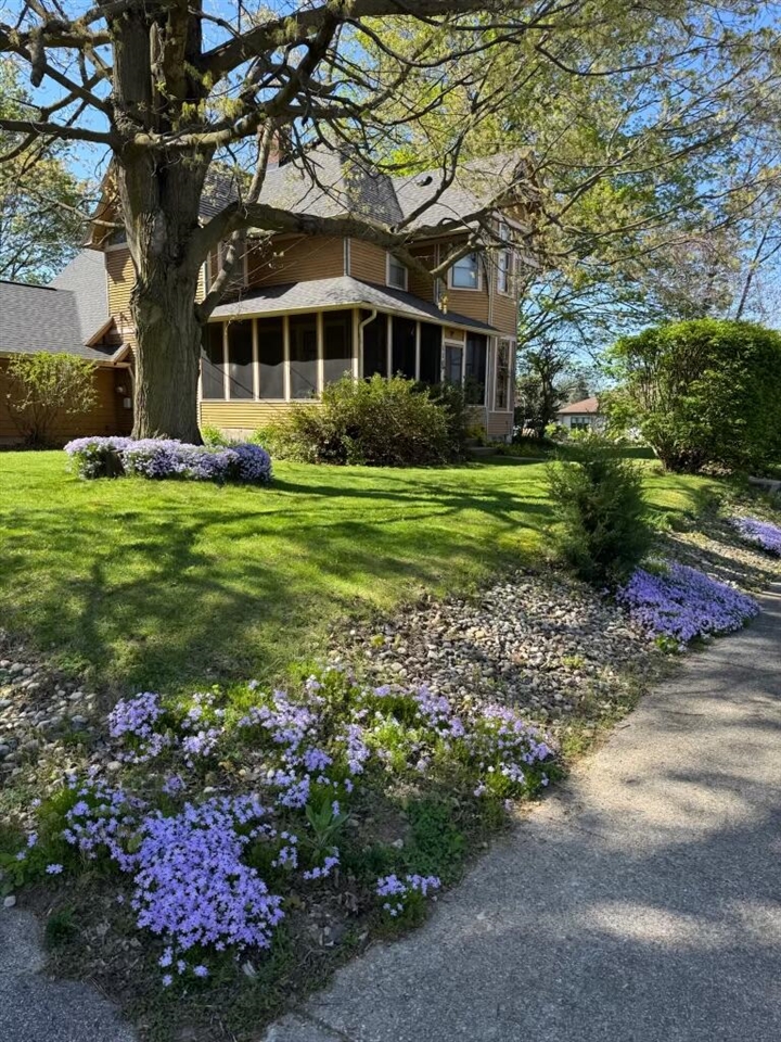 3rd image of 110 S East St, Cassopolis, MI 49031 | MLS# 70545984