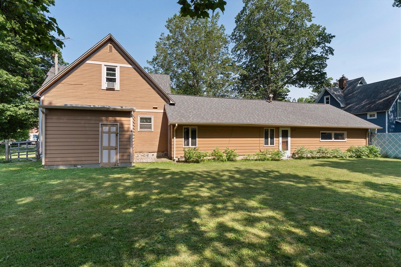 5th image of 110 S East St, Cassopolis, MI 49031 | MLS# 70545984