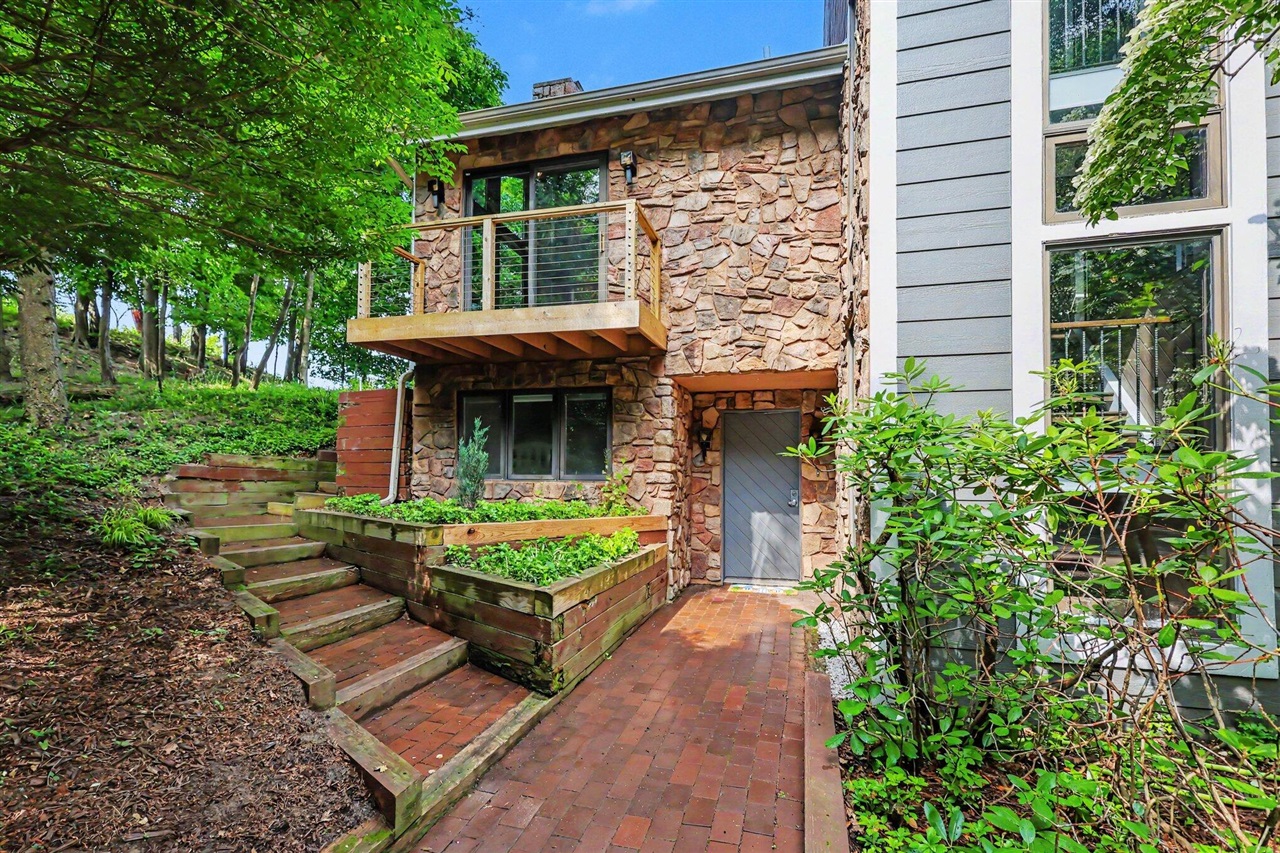 3rd image of 18240 N Shore Estates Rd, Spring Lake, MI 49456 | MLS# 70546023