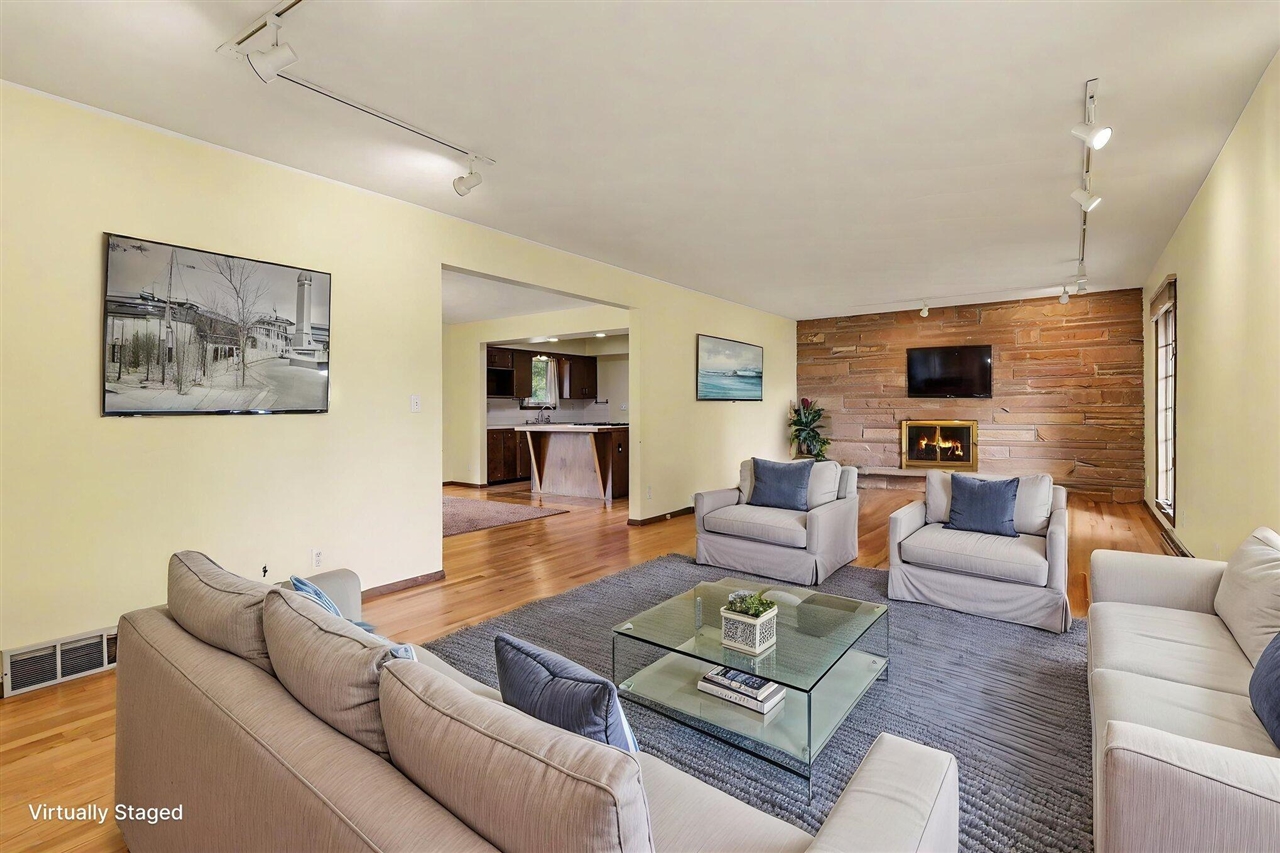 3rd image of 2436 Fountain Ln, Stevensville, MI 49127 | MLS# 70546031