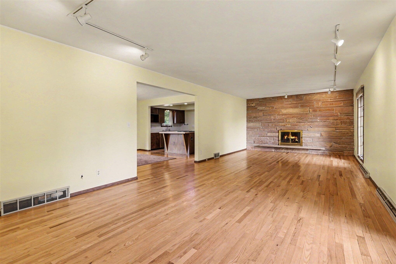 4th image of 2436 Fountain Ln, Stevensville, MI 49127 | MLS# 70546031