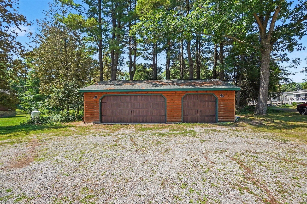 3rd image of 16065 Roaring Brook Dr, Hersey, MI 49639 | MLS# 70546073