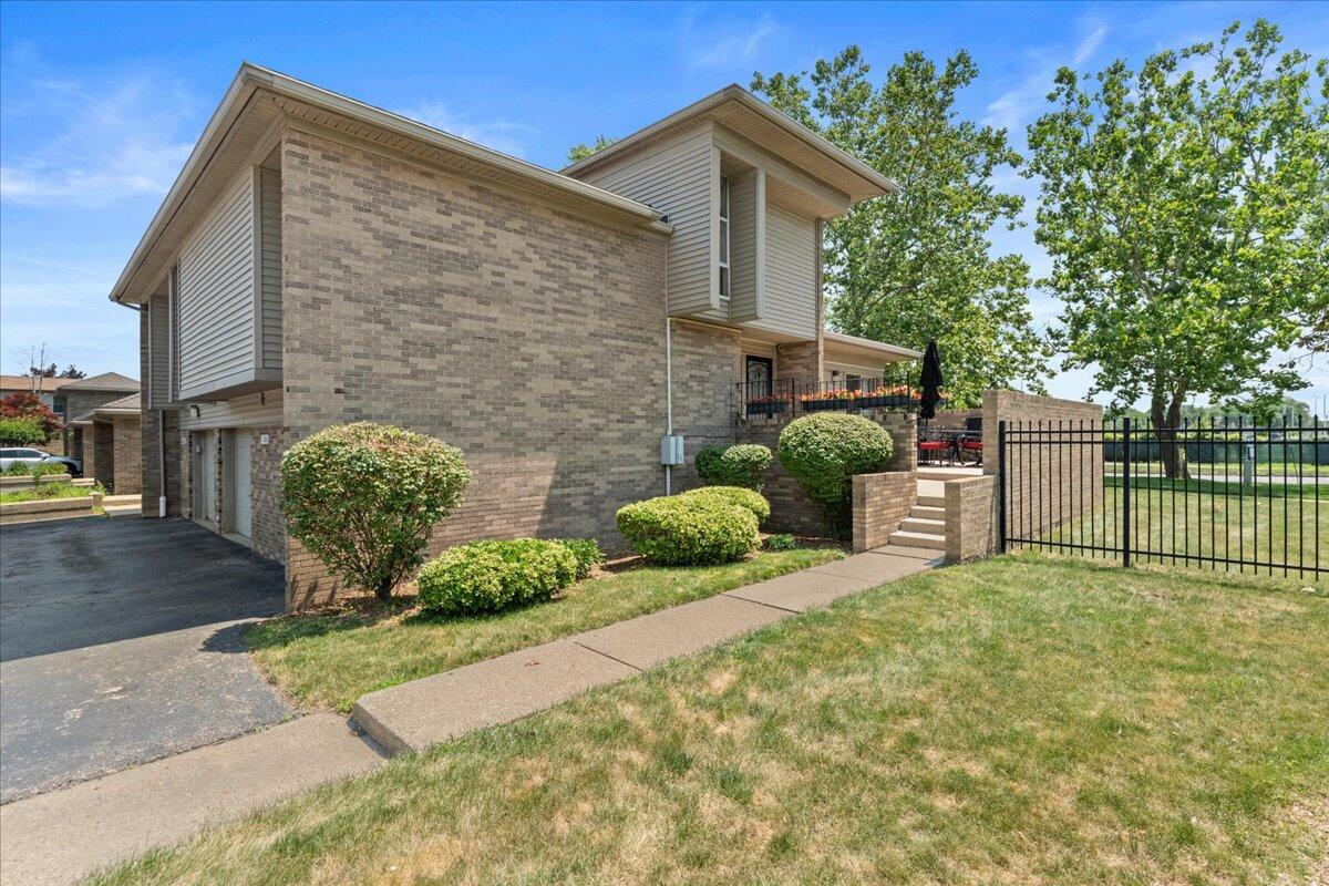 4th image of 1100 Saint Aubin Pl, Detroit, MI 48207 | MLS# 70546104