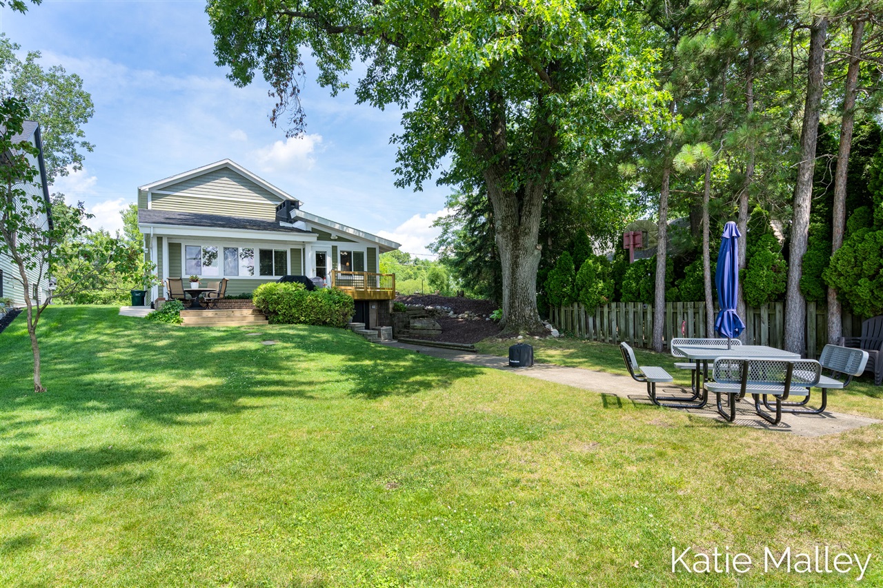 Photo 4 of Single family home for sale at 7353 Davies Dr, Rockford, MI 49341 | MLS# 70546118 | Listing updated on 2026-09-12