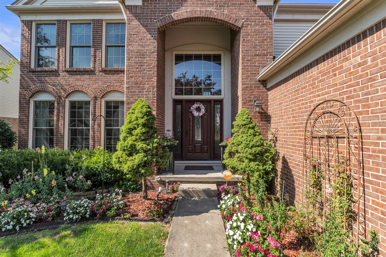 3rd image of 44899 Weymouth Dr, Canton, MI 48188 | MLS# 70546139