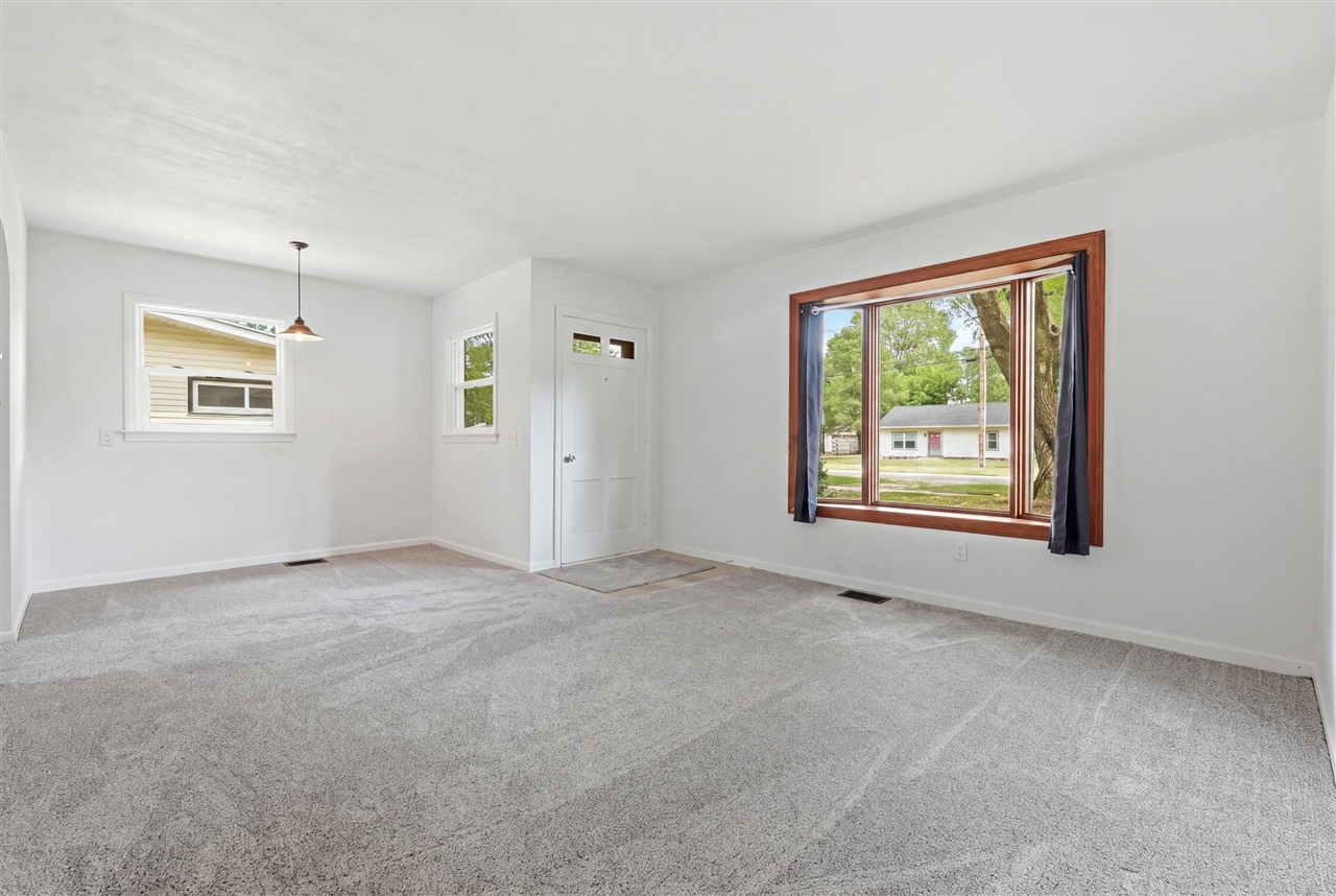 3rd image of 627 Clearview St, Kalamazoo, MI 49048 | MLS# 70546152