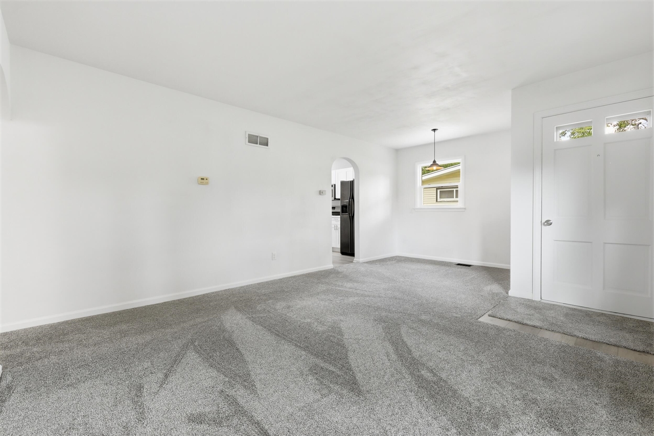 4th image of 627 Clearview St, Kalamazoo, MI 49048 | MLS# 70546152