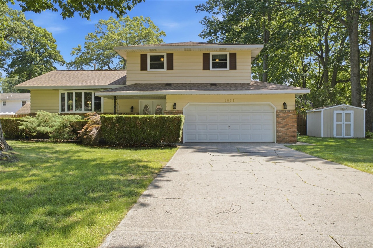 1st image of 1076 Lancelot Dr, Muskegon, MI 49445 | MLS# 70546169