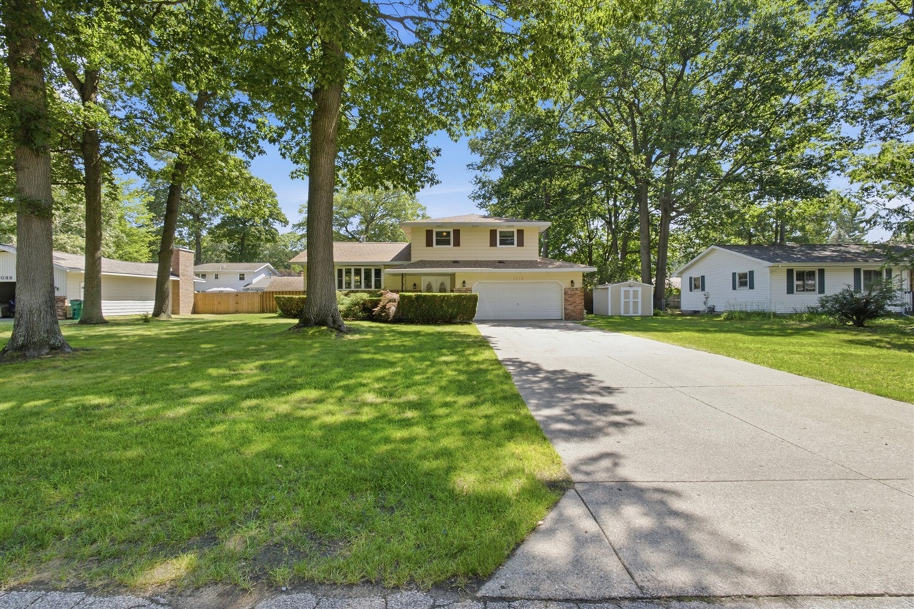 3rd image of 1076 Lancelot Dr, Muskegon, MI 49445 | MLS# 70546169