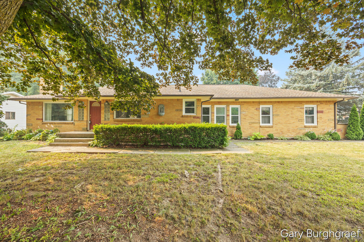 Photo 2 of Single family home for sale at 3026 Burton St, Grand Rapids, MI 49546 | MLS# 70546183 | Listing updated on 2026-09-12