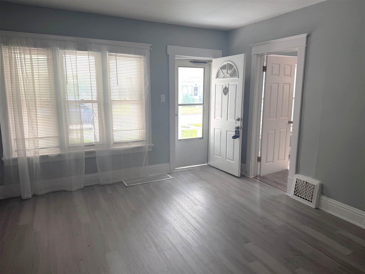 3rd image of 1757 Smith St, Muskegon, MI 49442 | MLS# 70546184