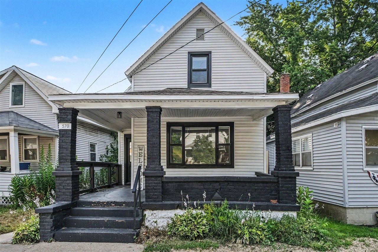 Photo 1 of Single family home for sale at 570 Valley Ave, Grand Rapids, MI 49504 | MLS# 70546313 | Listing updated on 2026-09-20