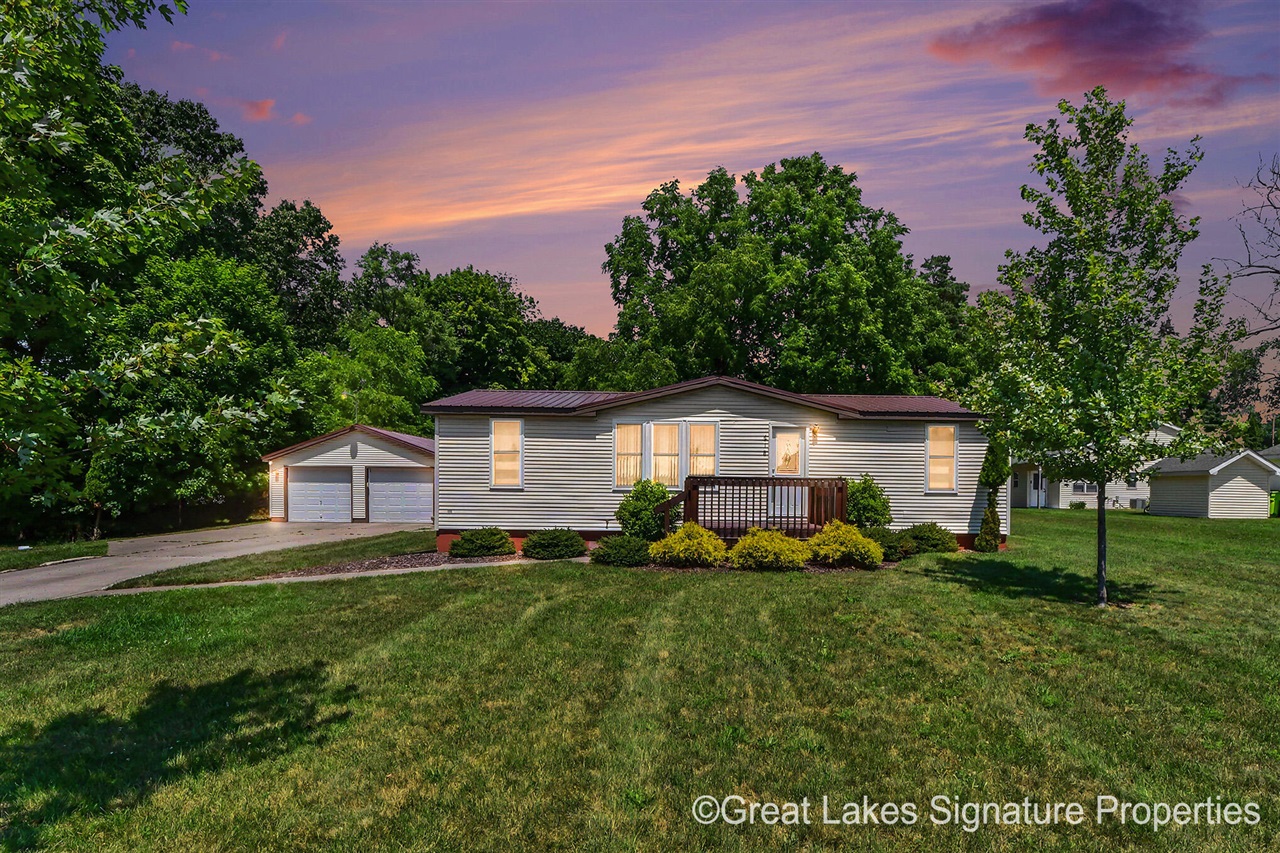 Homes for sale in Greenville, MI | 618 E Benton St, Greenville, MI 48838 | MLS# 70546336